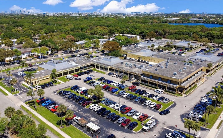 Pictures of Office, Retail property located at 3365 Sheridan St, Hollywood, FL 33021 for lease - image #1