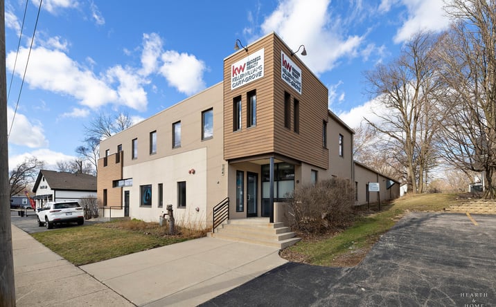 Pictures of Office property located at 104 Northwest Highway, Fox River Grove, IL 60021 for lease - image #1