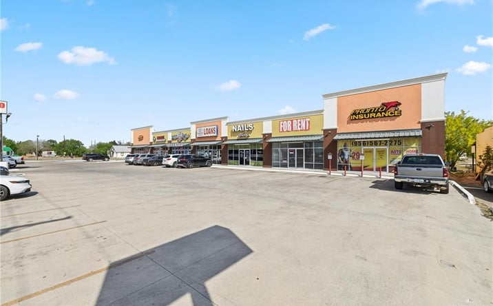 Pictures of Land property located at 311 W Edinburg Avenue # 6, Elsa, TX 78543 for lease - image #1