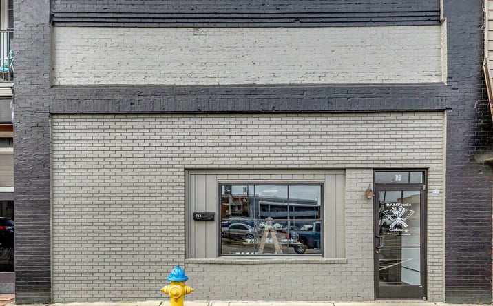 Pictures of Retail, Office, Restaurant property located at 713 N Garden St, Columbia, TN 38401 for lease - image #1