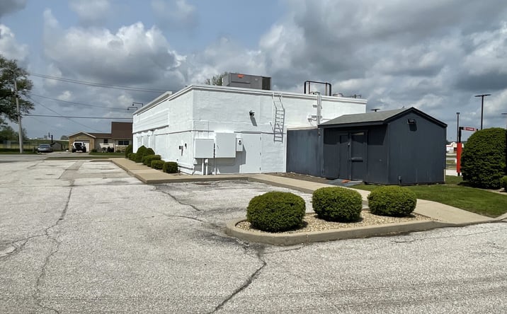 Pictures of Restaurant, Retail, Special Purpose property located at 2235 Burton Ln, Martinsville, IN 46151 for lease - image #1