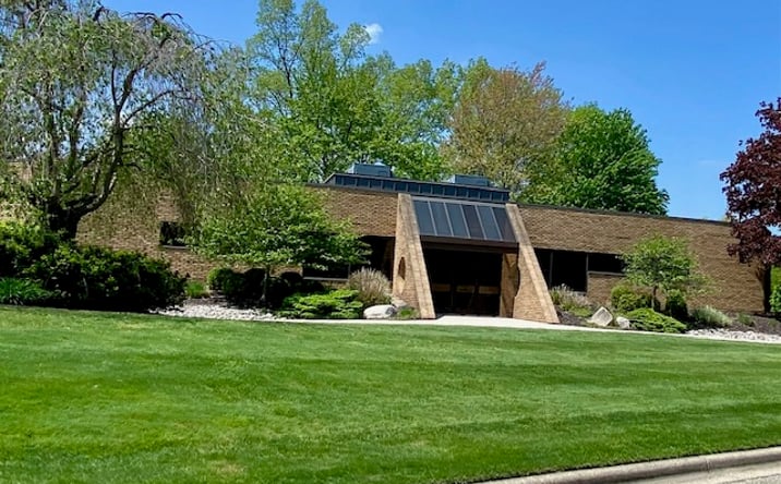 Pictures of Office property located at 535 Cascade West Parkway Southeast, Grand Rapids, MI 49546 for lease - image #1