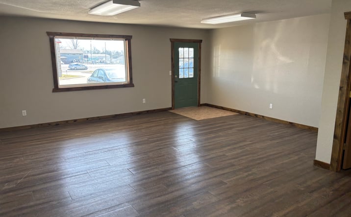 Pictures of Retail, Office property located at 3353 S Springfield Ave, Bolivar, MO 65613 for lease - image #1