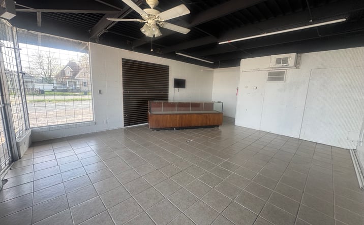Pictures of Retail, Office, Special Purpose property located at 1075 E Commercial St, Springfield, MO 65803 for lease - image #1
