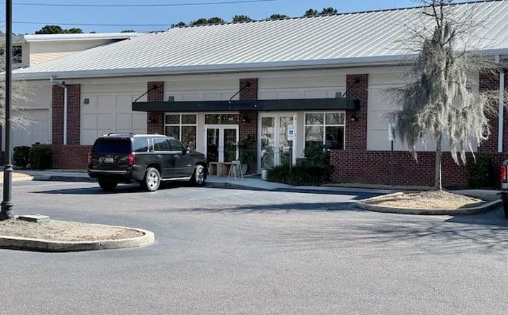 Pictures of Retail, Industrial, Office property located at 543 Long Point Rd 103, Mount Pleasant, SC 29464 for lease - image #1