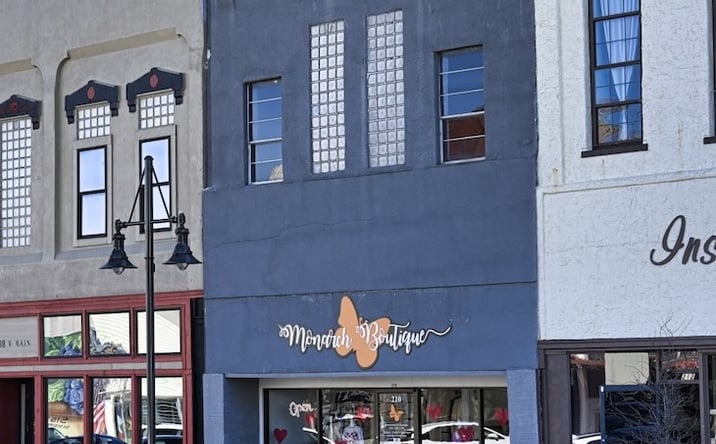 Pictures of Retail, Office property located at 210 W Main St, Denison, TX 75020 for lease - image #1