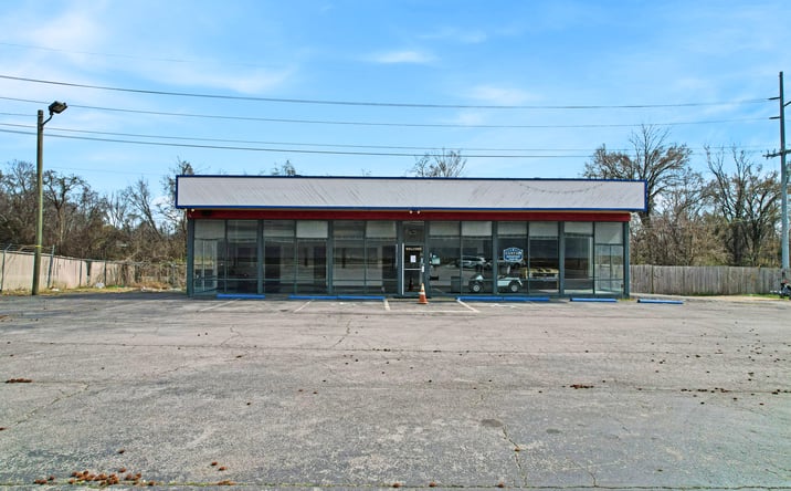 Pictures of Retail property located at 4640 Old Hickory Blvd, Nashville, TN 37138 for lease - image #1