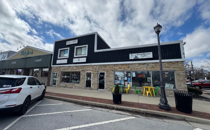 Pictures of Office property located at 142 N Broad Street 1, Griffith, IN 46319 for lease - image #1