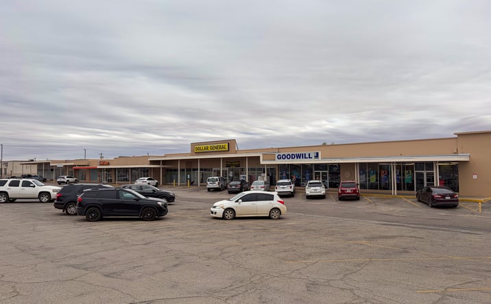Pictures of Retail property located at 1701 W 5th St, Plainview, TX 79072 for lease - image #1