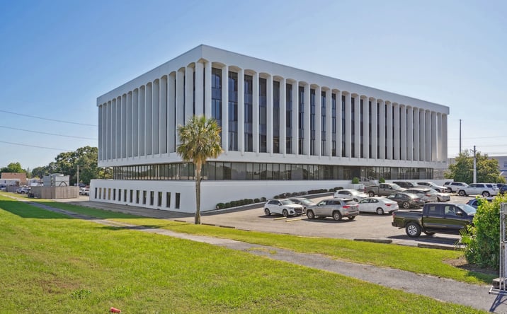 Pictures of Office property located at 110 Veterans Memorial Blvd, Metairie, LA 70005 for lease - image #1