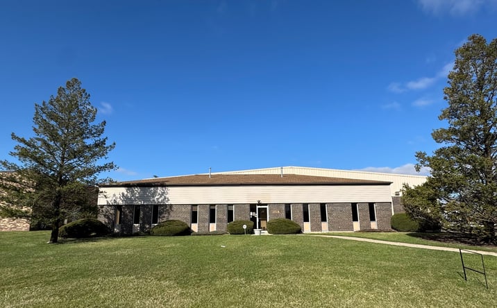 Pictures of Office property located at 1018 Lambrecht Drive, Frankfort, IL 60423 for lease - image #1