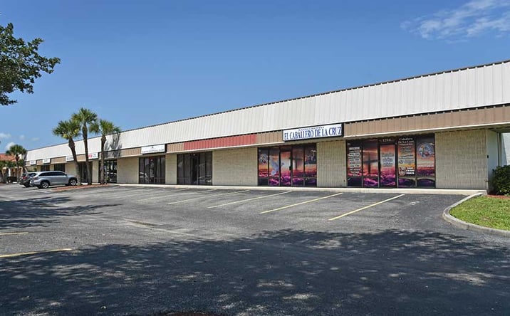 Pictures of Retail property located at 1250 S John Young Pkwy, Kissimmee, FL 34741 for lease - image #1