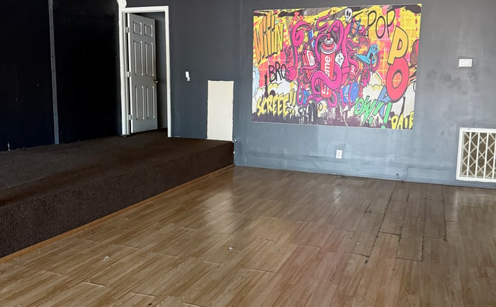 Pictures of Retail, Office, Restaurant property located at 2905 Walnut Bend Ln, Houston, TX 77042 for lease - image #1