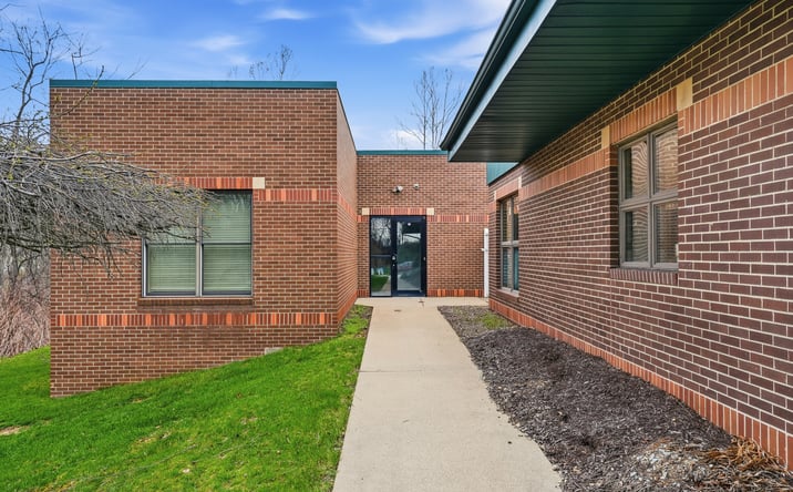 Pictures of Office property located at 2873 W Hardies Rd, Gibsonia, PA 15044 for lease - image #1