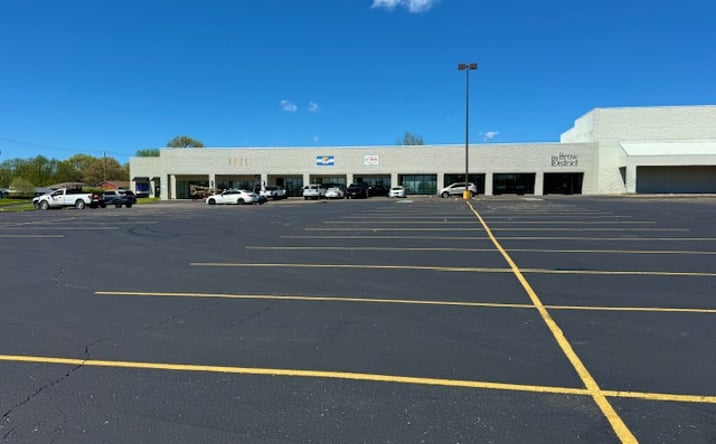 Pictures of Retail, Office, Restaurant property located at 1420 Blackiston Mill Rd, Clarksville, IN 47129 for lease - image #1