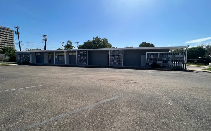 Pictures of Retail property located at 2809 Avenue Q, Lubbock, TX 79411 for lease - image #1