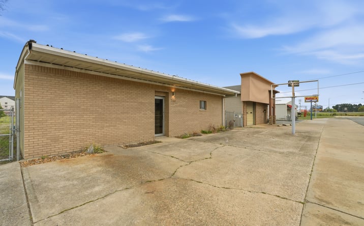 Pictures of Industrial, Office property located at 708 Museum Rd, Conway, AR 72032 for lease - image #1