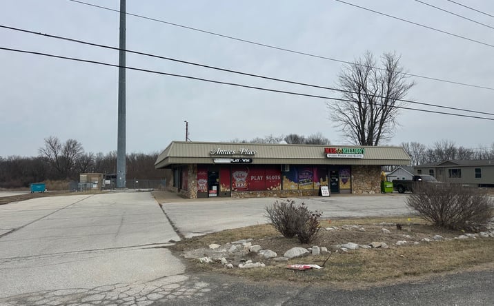 Pictures of Retail, Office property located at 2126 E Morton Ave, Jacksonville, IL 62650 for lease - image #1
