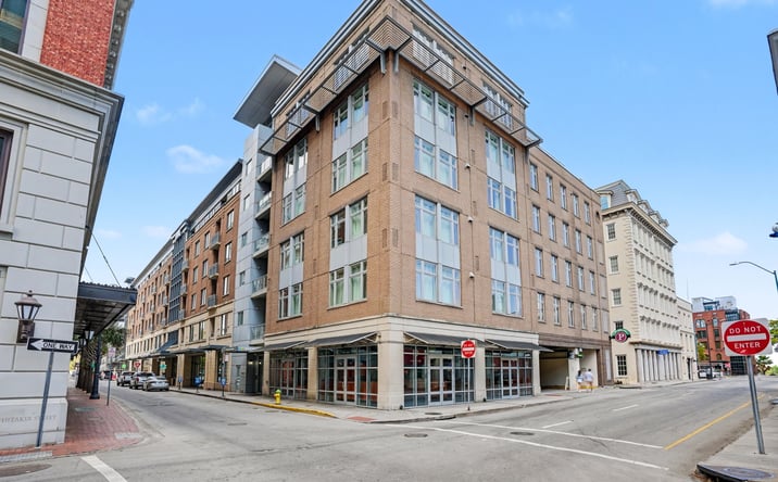 Pictures of Restaurant, Retail property located at 110 W Bryan St, Savannah, GA 31401 for lease - image #1