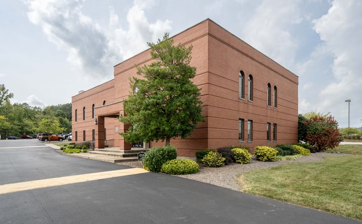 Pictures of Office property located at 2113 State St, New Albany, IN 47150 for lease - image #1