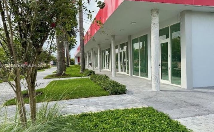 Pictures of Retail property located at 20450 NW 2nd Ave # 56 #20450--56, Miami Gardens, FL 33169 for lease - image #1