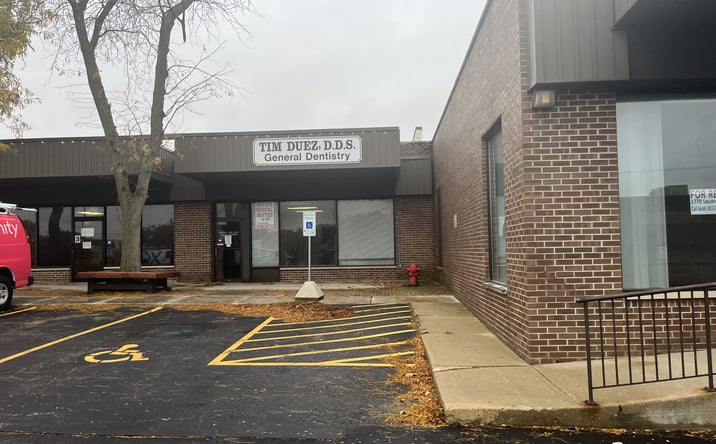 Pictures of Retail, Office, Restaurant property located at 1500 Sycamore Rd, DeKalb, IL 60115 for lease - image #1