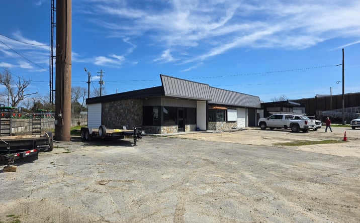 Pictures of Retail, Office, Special Purpose property located at 518 US-70, New Bern, NC 28560 for lease - image #1
