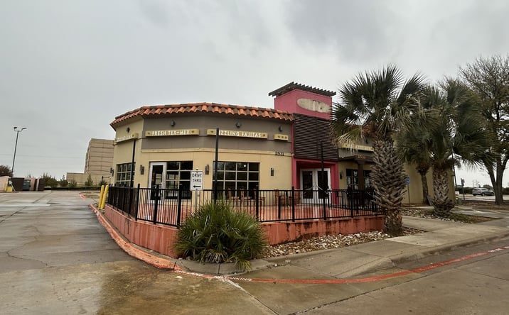 Pictures of Retail property located at 2531 E Pioneer Pkwy, Arlington, TX 76010 for lease - image #1