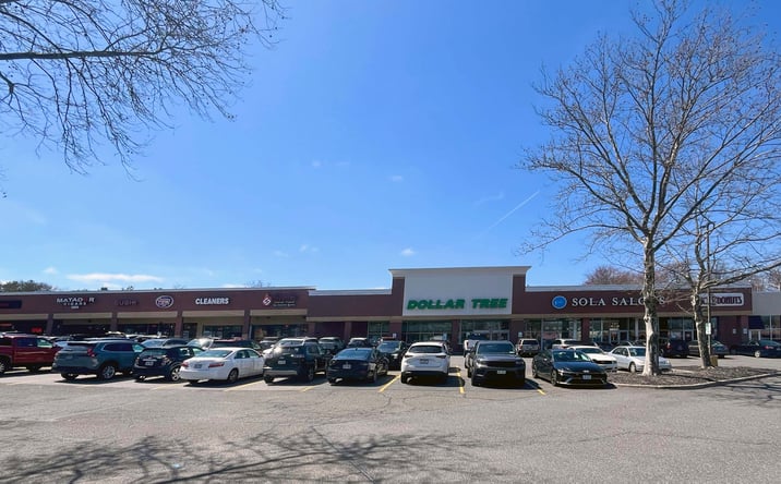 Pictures of Retail, Restaurant property located at 586 Veterans Memorial Hwy, Hauppauge, NY 11788 for lease - image #1