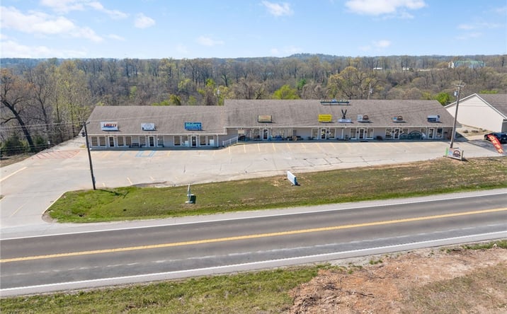 Pictures of Office property located at 8297 North State. Hwy. 5 1, Camdenton, MO 65020 for lease - image #1