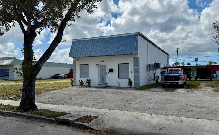 Pictures of Retail, Industrial property located at 1308 SE 47TH ST, CAPE CORAL, FL 33904-9636 for lease - image #1