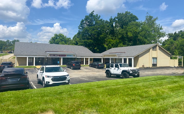 Pictures of Retail, Office, Special Purpose property located at 1 Hilltop Village Center Dr, Eureka, MO 63025 for lease - image #1