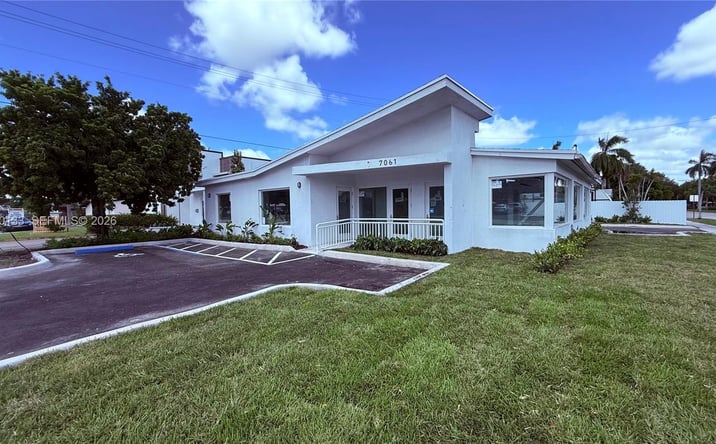 Pictures of Office property located at 7061 Taft St # C, Hollywood, FL 33024 for lease - image #1