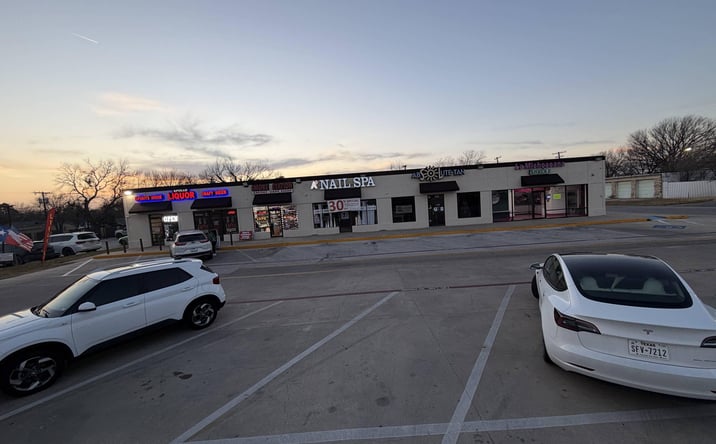 Pictures of Retail property located at 1209 N Grand Ave, Gainesville, TX 76240 for lease - image #1