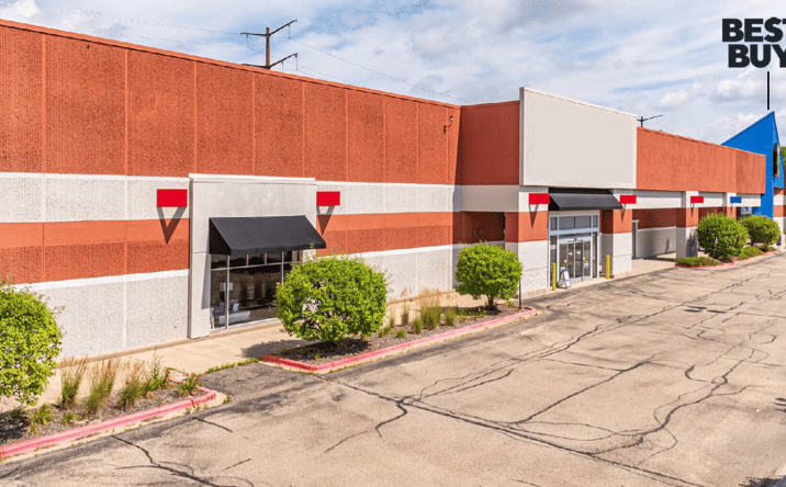 Pictures of Retail property located at 3340 Mall Loop Dr, Joliet, IL 60431 for lease - image #1