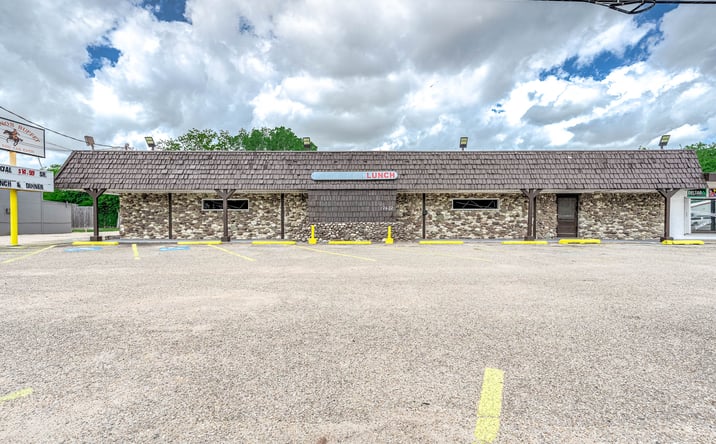 Pictures of Restaurant property located at 2422 S Gordon St, Alvin, TX 77511 for lease - image #1