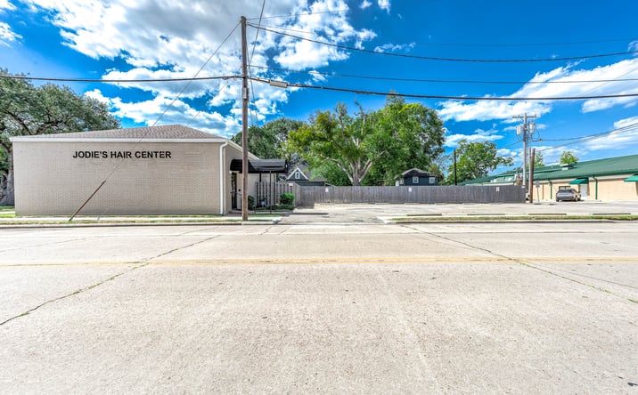 Pictures of Retail, Office, Special Purpose property located at 104 S Hood St, Alvin, TX 77511 for lease - image #1