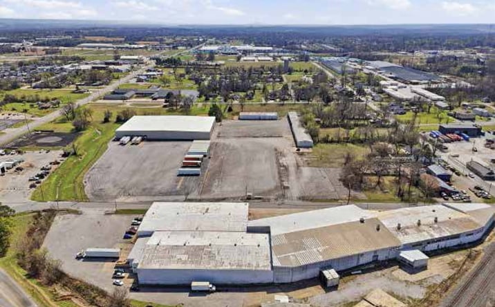 Pictures of Industrial property located at 1024 E Jefferson St, Siloam Springs, AR 72761 for lease - image #1