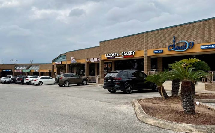 Pictures of Retail, Office, Industrial property located at 4411-4447 De Zavala Rd, San Antonio, TX 78249 for lease - image #1