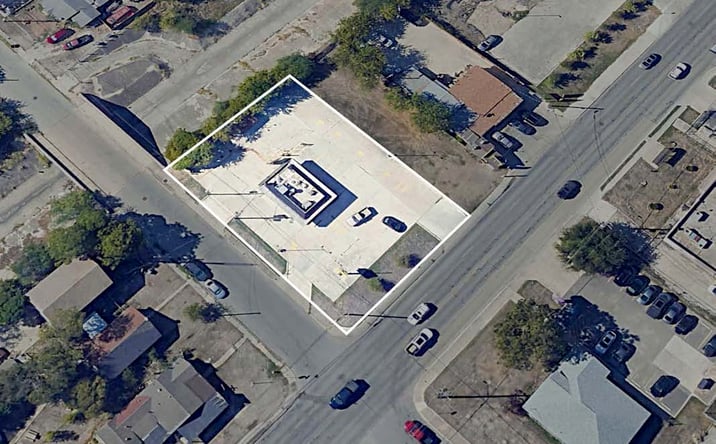 Pictures of Retail property located at 2423 Commercial Ave, San Antonio, TX 78221 for lease - image #1