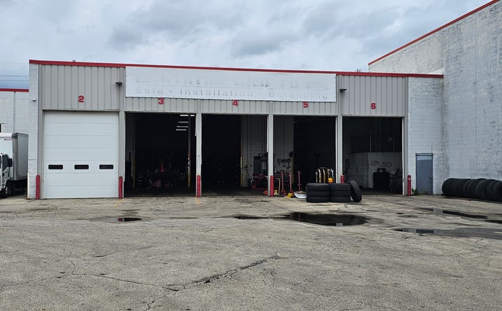 Pictures of Industrial property located at 622 East Northwest Highway, Des Plaines, IL 60016 for lease - image #1