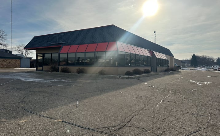 Pictures of Retail, Restaurant property located at 1402 E College Dr, Marshall, MN 56258 for lease - image #1