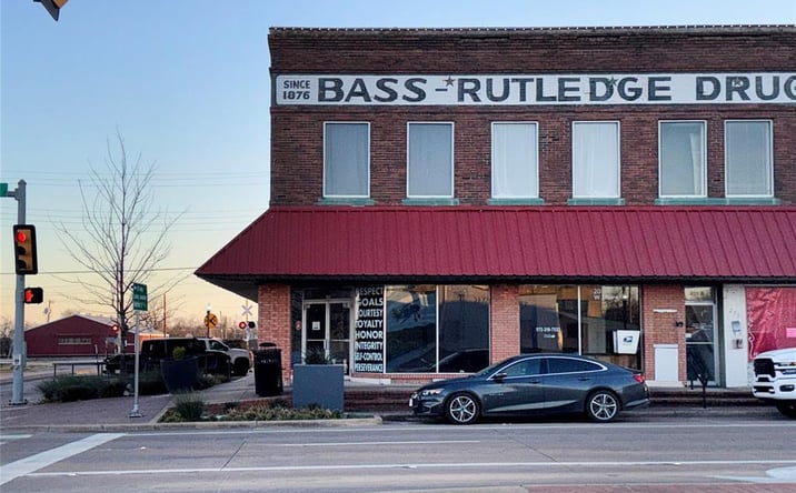 Pictures of Retail property located at 201 W Moore Ave, Terrell, TX 75160 for lease - image #1