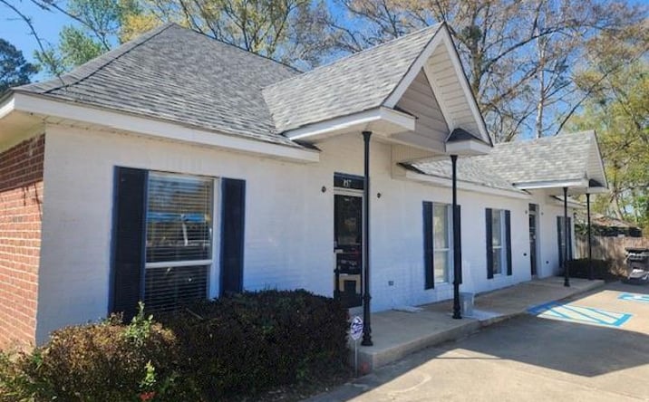 Pictures of Office property located at 857 Collins Blvd, Covington, LA 70433 for lease - image #1