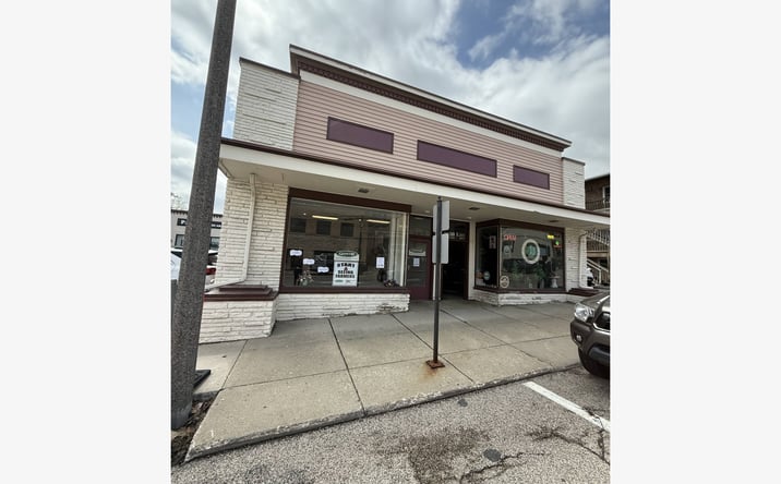 Pictures of Retail, Office property located at 116 E Calhoun St, Woodstock, IL 60098 for lease - image #1