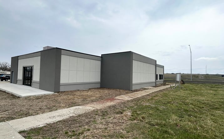 Pictures of Retail, Office, Restaurant property located at 5029 NE 14th St, Des Moines, IA 50313 for lease - image #1
