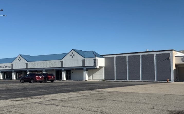 Pictures of Retail property located at 1836 E 2nd St, Defiance, OH 43512 for lease - image #1