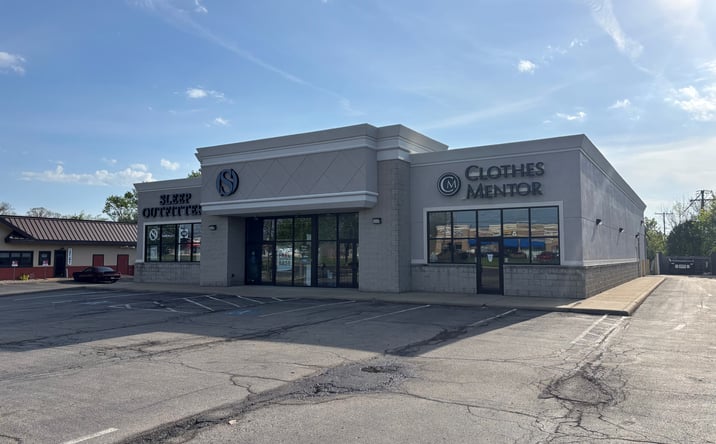 Pictures of Retail, Office, Restaurant property located at 800 N Lexington-Springmill Rd, Mansfield, OH 44906 for lease - image #1