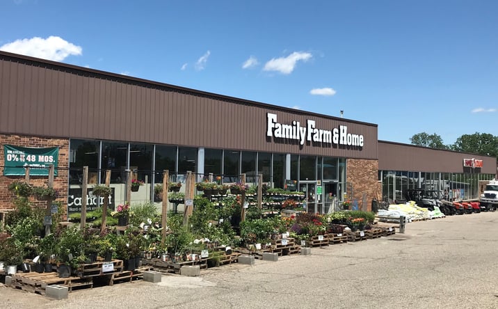 Pictures of Retail property located at 558 North Cedar Street, Mason, MI 48854 for lease - image #1