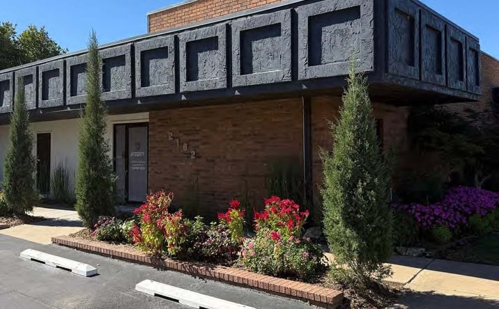 Pictures of Office property located at 2162 E 61st St, Tulsa, OK 74136 for lease - image #1